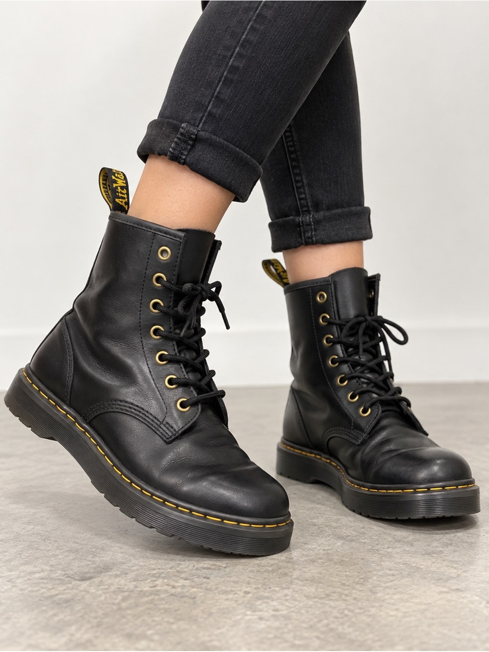 Dr. Martens Zavala Black Leather 8 Eye Lace Up Boots US Women 9 Men 8 EU 41